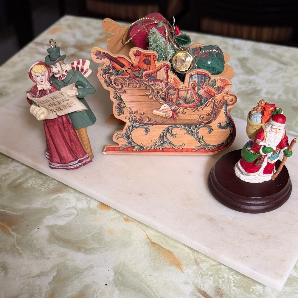 Festive Holiday Ornament Set with Sleigh and Carolers
